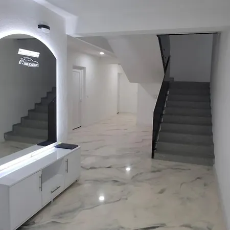 Hadzic Sobe Apartment *